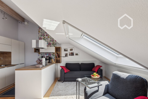 Bad Homburg. Near U2, attic apartment with high living comfort.