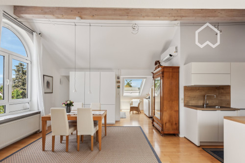 Bad Homburg. Near U2, attic apartment with high living comfort.