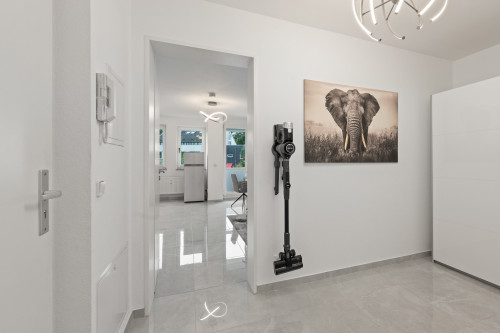 Beautiful and fully furnished two-room apartment with a sunny balcony and parking space in an exclusive Teltower location