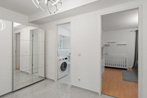 Beautiful and fully furnished two-room apartment with a sunny balcony and parking space in an exclusive Teltower location