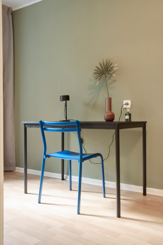 6 Minutes from Hamburg Airport – Spacious 2.5-Room Apartment with Charm and Great Location