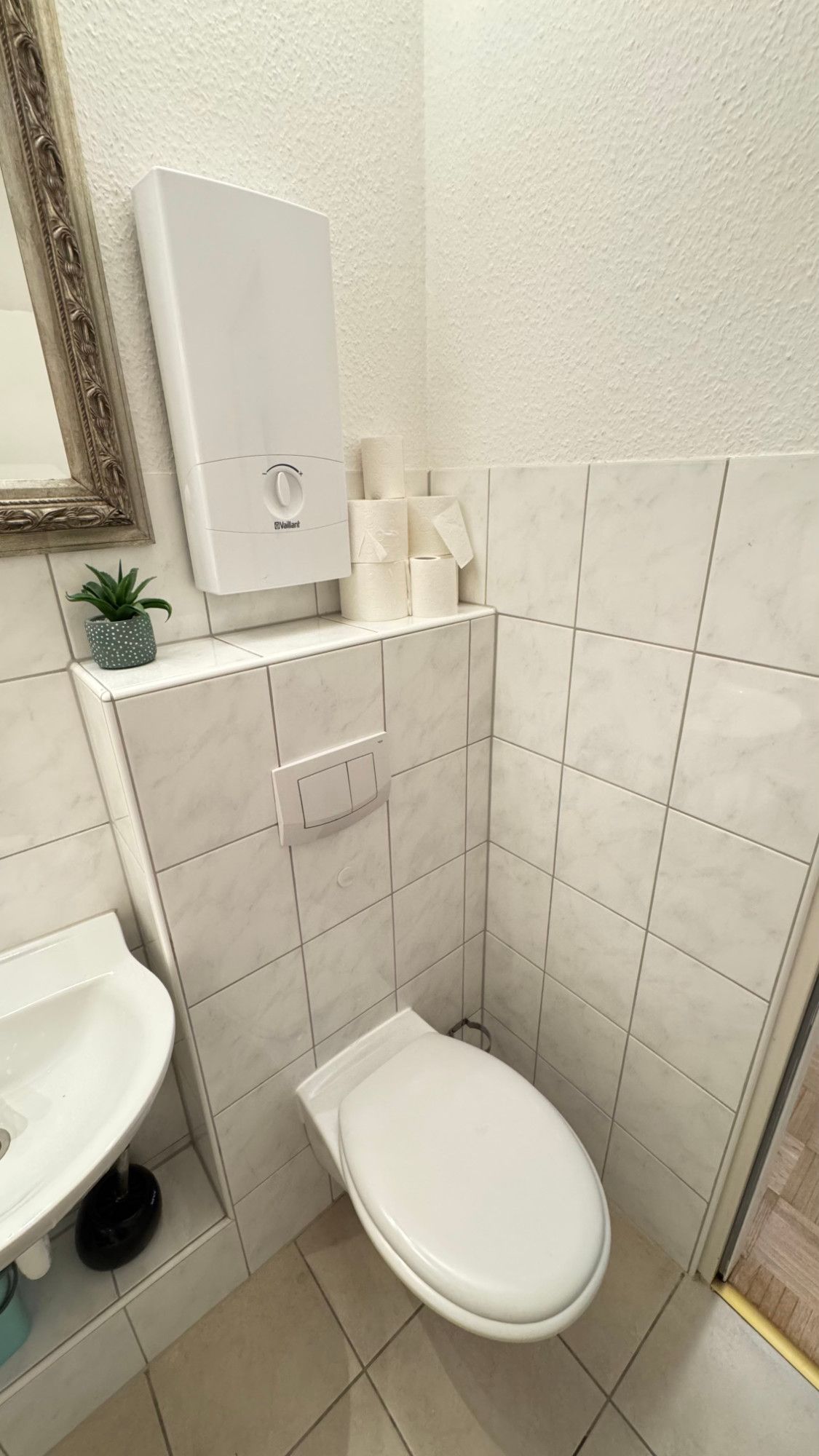 2-Room Apartment For Workers With Single Beds – Private Kitchen And Bathroom - 10