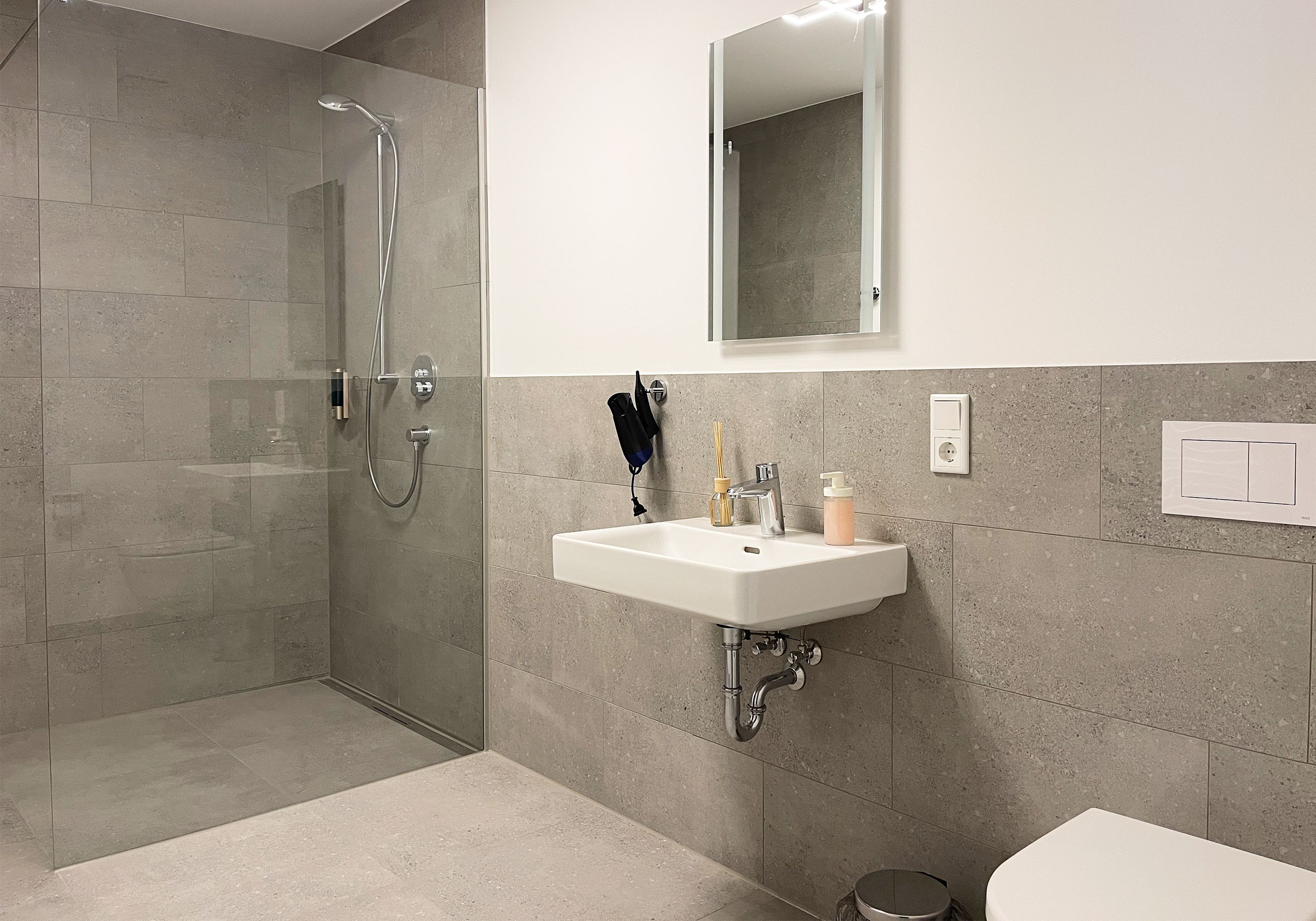  Fully Furnished And Equipped 4-Bed Apartments | Parking | Kitchen | Wi-Fi  -  Fully furnished and equipped 4-bed apartments | parking | kitchen | Wi-Fi  - Gallery -  7