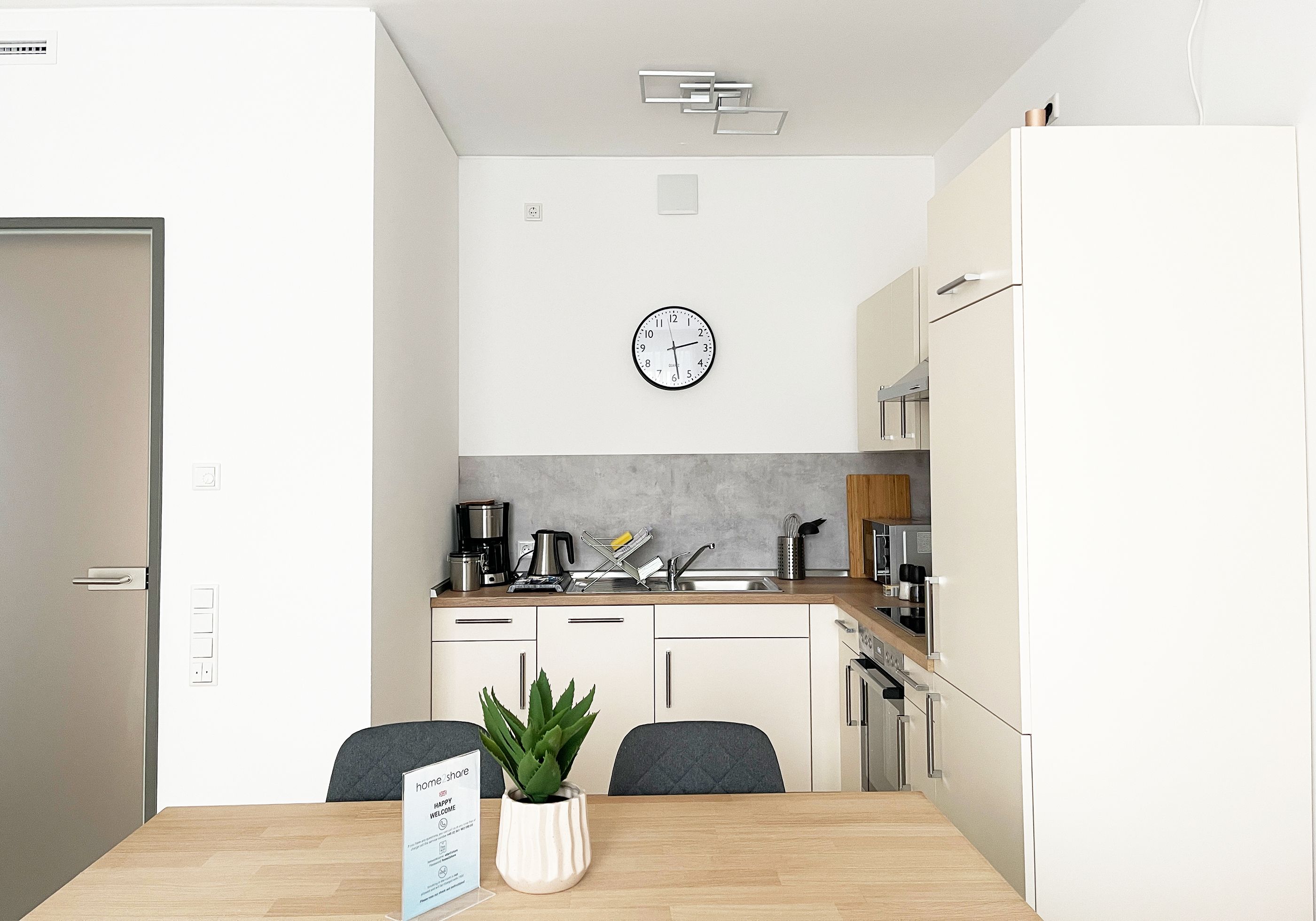  Fully Furnished And Equipped 4-Bed Apartments | Parking | Kitchen | Wi-Fi  -  Fully furnished and equipped 4-bed apartments | parking | kitchen | Wi-Fi  - Gallery -  13
