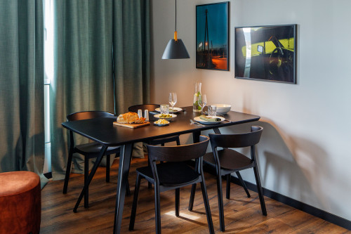 luxurious, spacious suite in central new building