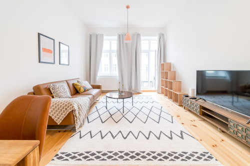 Bright 1-bedroom apartment in Friedrichshain directly at Warschauer Straße