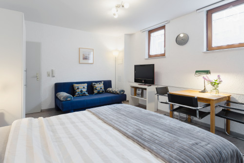 Unique in great old town by Rabe Netflix Coffee-Bar (15 min KA City | 10 min KIT North | 8 min Daimler | 5 min MiRO)