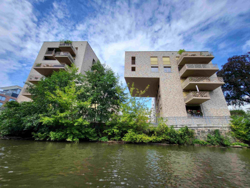Neat studio on the riverside