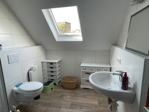 Stylish, renovated & fully furnished 2 bedroom apartment in Troisdorf