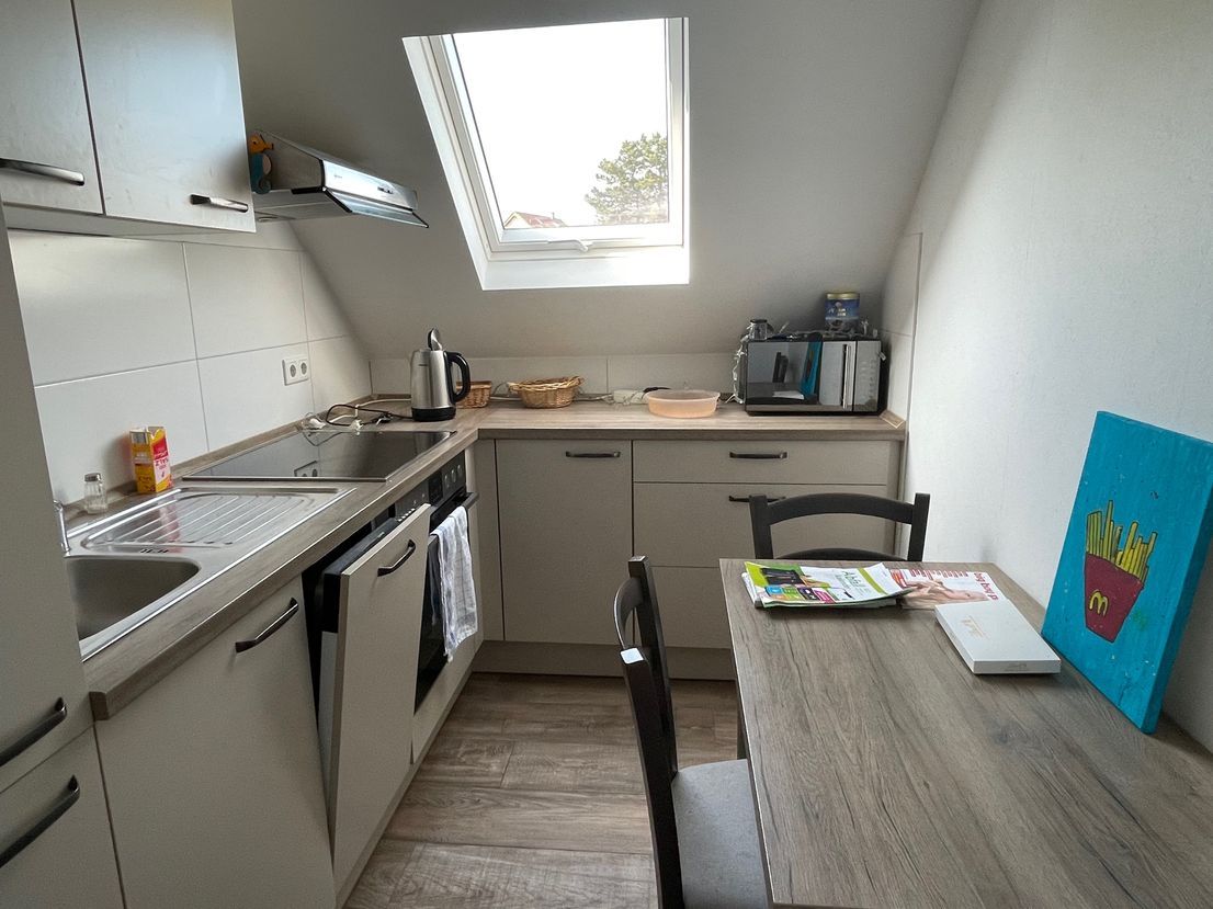 Stylish, Renovated & Fully Furnished 2 Bedroom Apartment In Troisdorf - 10