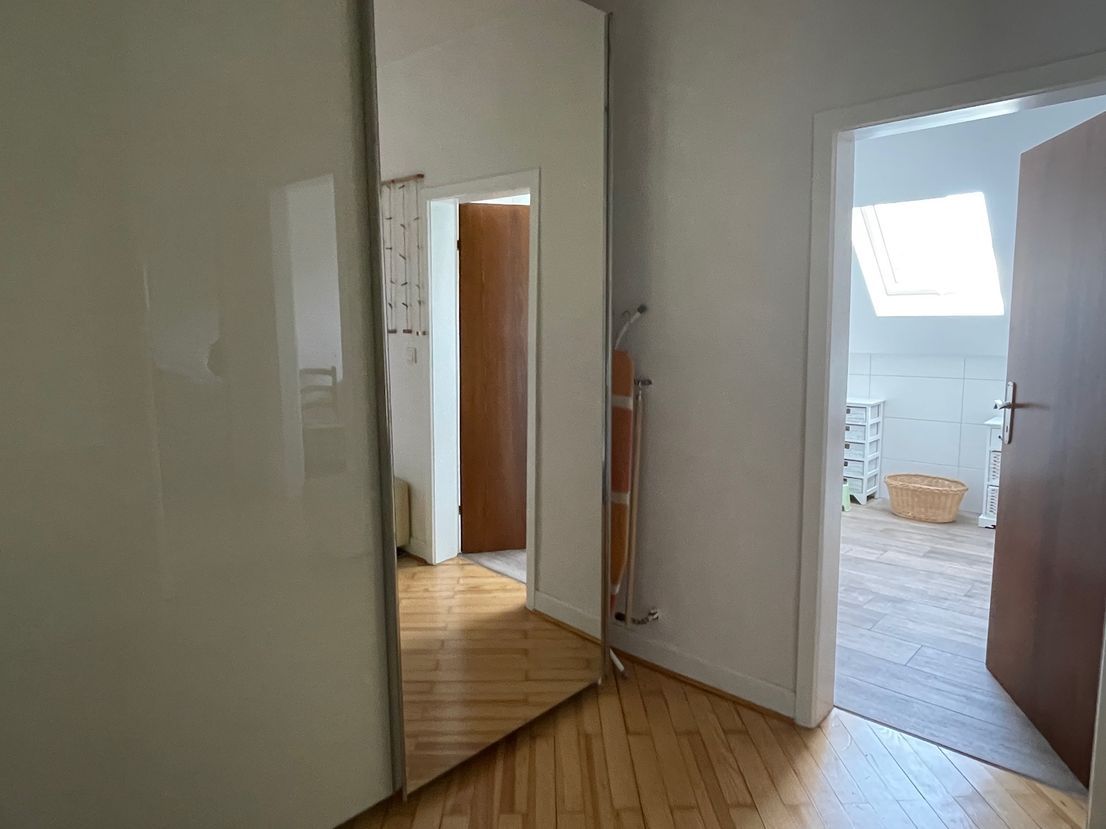 Stylish, Renovated & Fully Furnished 2 Bedroom Apartment In Troisdorf - 3