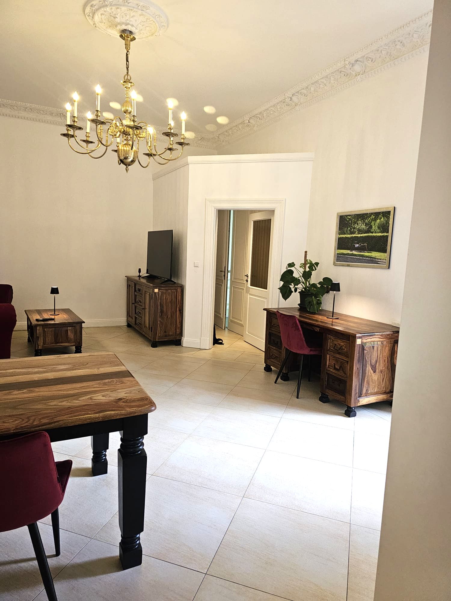 Quiet Apartment In A Central Location - 9