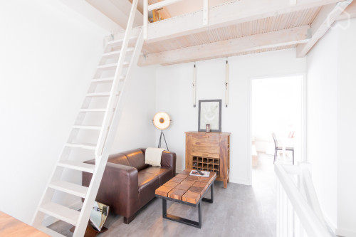 Spacious and cozy suite in nice area with balcony