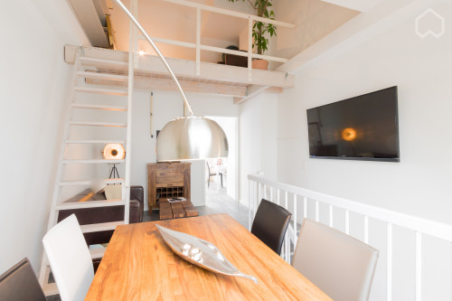 Spacious and cozy suite in nice area with balcony