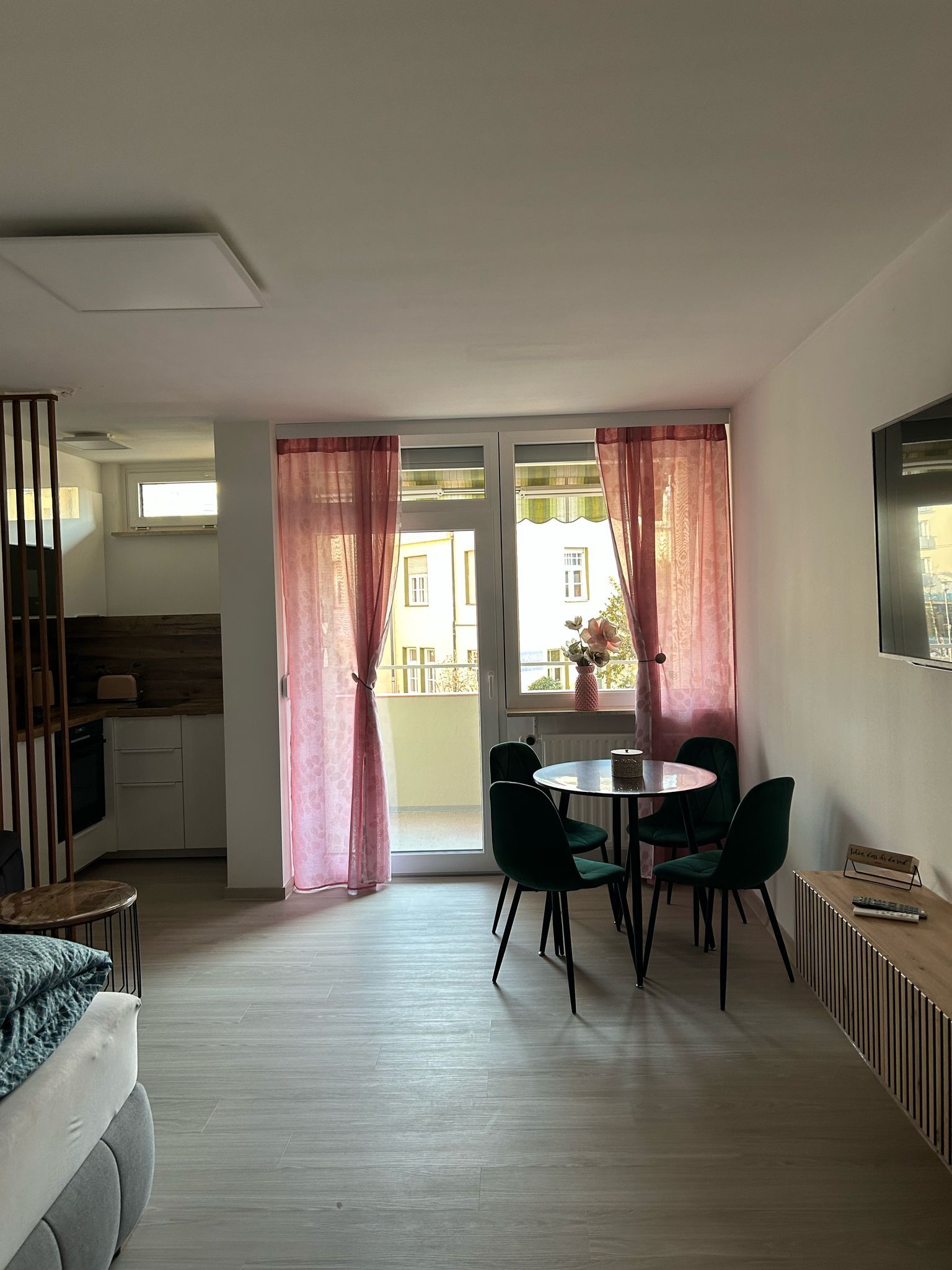  Lilis Apartment Mit Dem Balkon  -  Lilis Apartment mit dem Balkon  - Gallery -  1