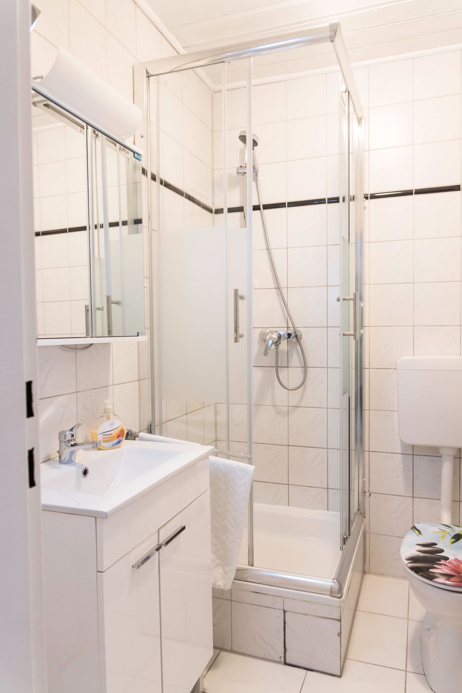  Bright & Homelike Temporary Apartment In Popular Area  -  Bright & homelike temporary apartment in popular area  - Gallery -  7