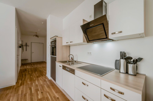 Luxury 3-room Apartment I Roofed Balcony I Family friendly I next to Mercedes I Stuttgart I Kitchen I Home Office