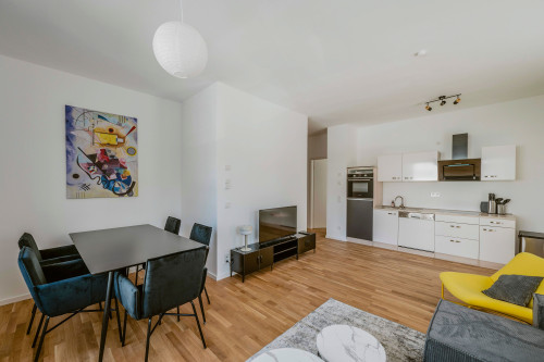 Luxury 3-room Apartment I Roofed Balcony I Family friendly I next to Mercedes I Stuttgart I Kitchen I Home Office
