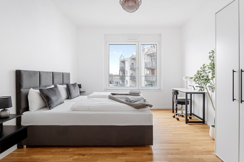 Iconic 2BR Apartment HANSEN I Balcony I next to Mercedes I Stuttgart I Kitchen I Home Office