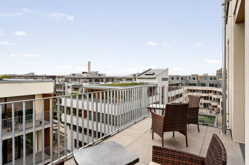 Iconic 2BR Apartment HANSEN I Balcony I next to Mercedes I Stuttgart I Kitchen I Home Office - Gallery - 9
