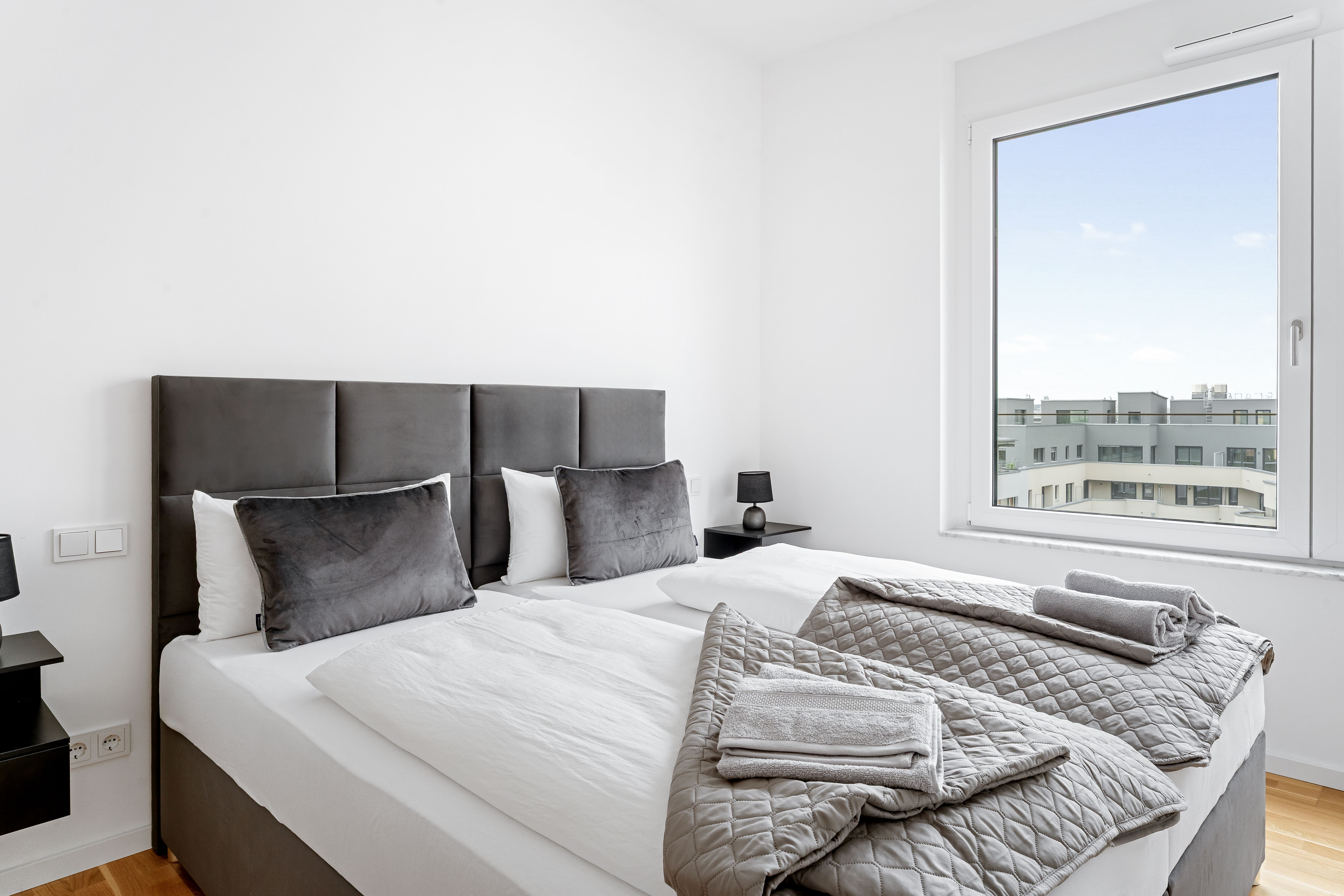 Iconic 2BR Apartment HANSEN I Balcony I Next To Mercedes I Stuttgart I Kitchen I Home Office - 13