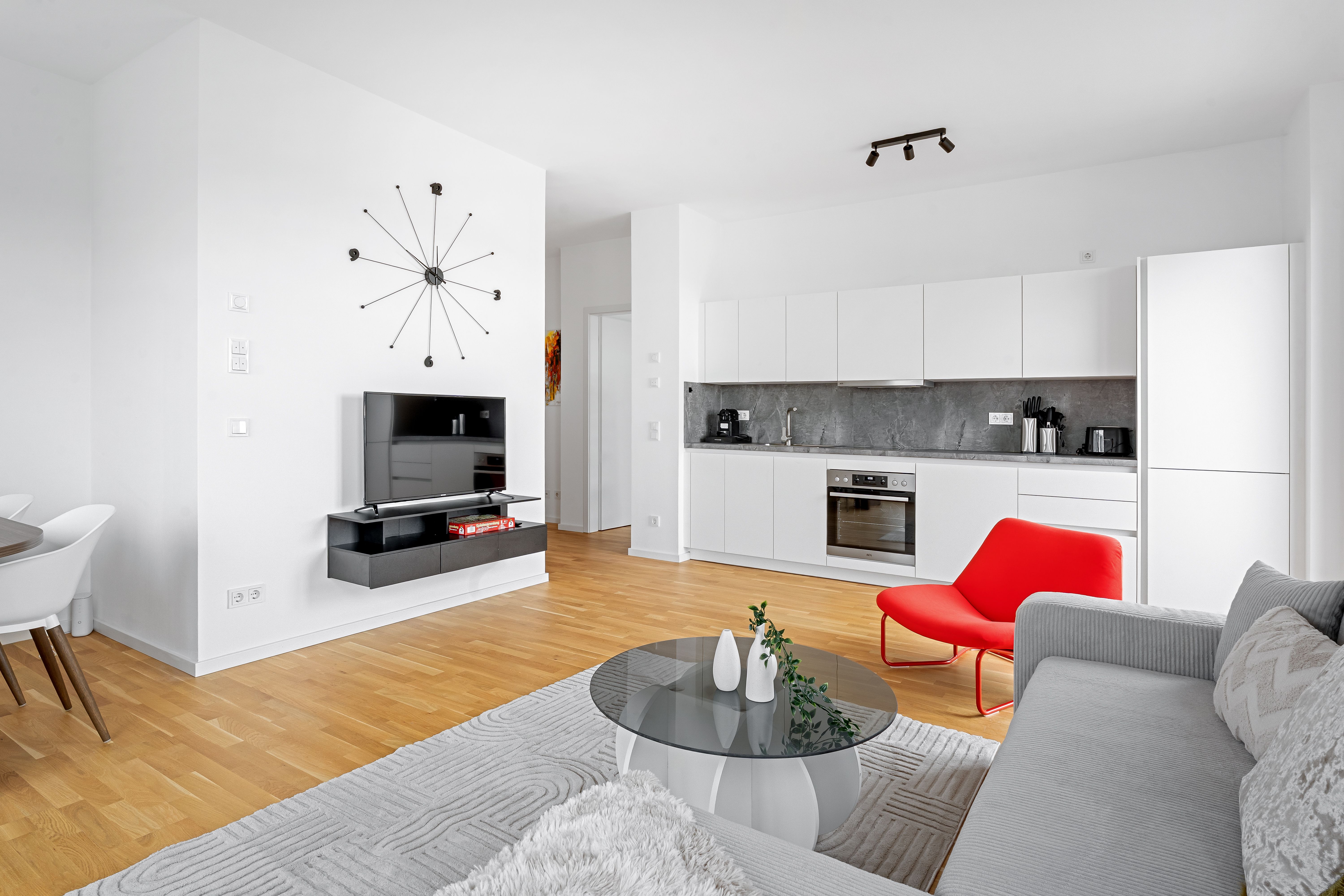 Iconic 2BR Apartment HANSEN I Balcony I Next To Mercedes I Stuttgart I Kitchen I Home Office - 5