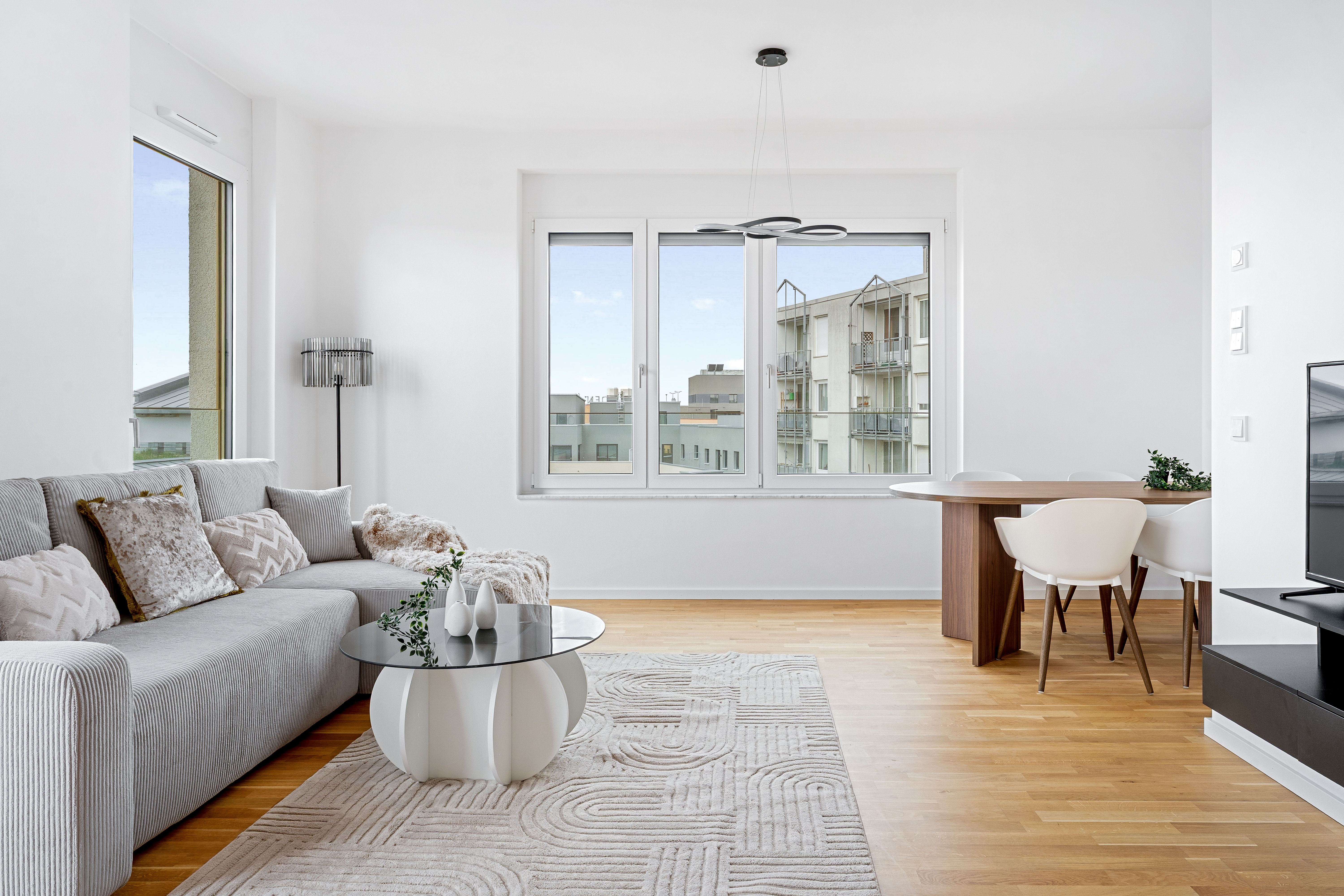 Iconic 2BR Apartment HANSEN I Balcony I Next To Mercedes I Stuttgart I Kitchen I Home Office - 9