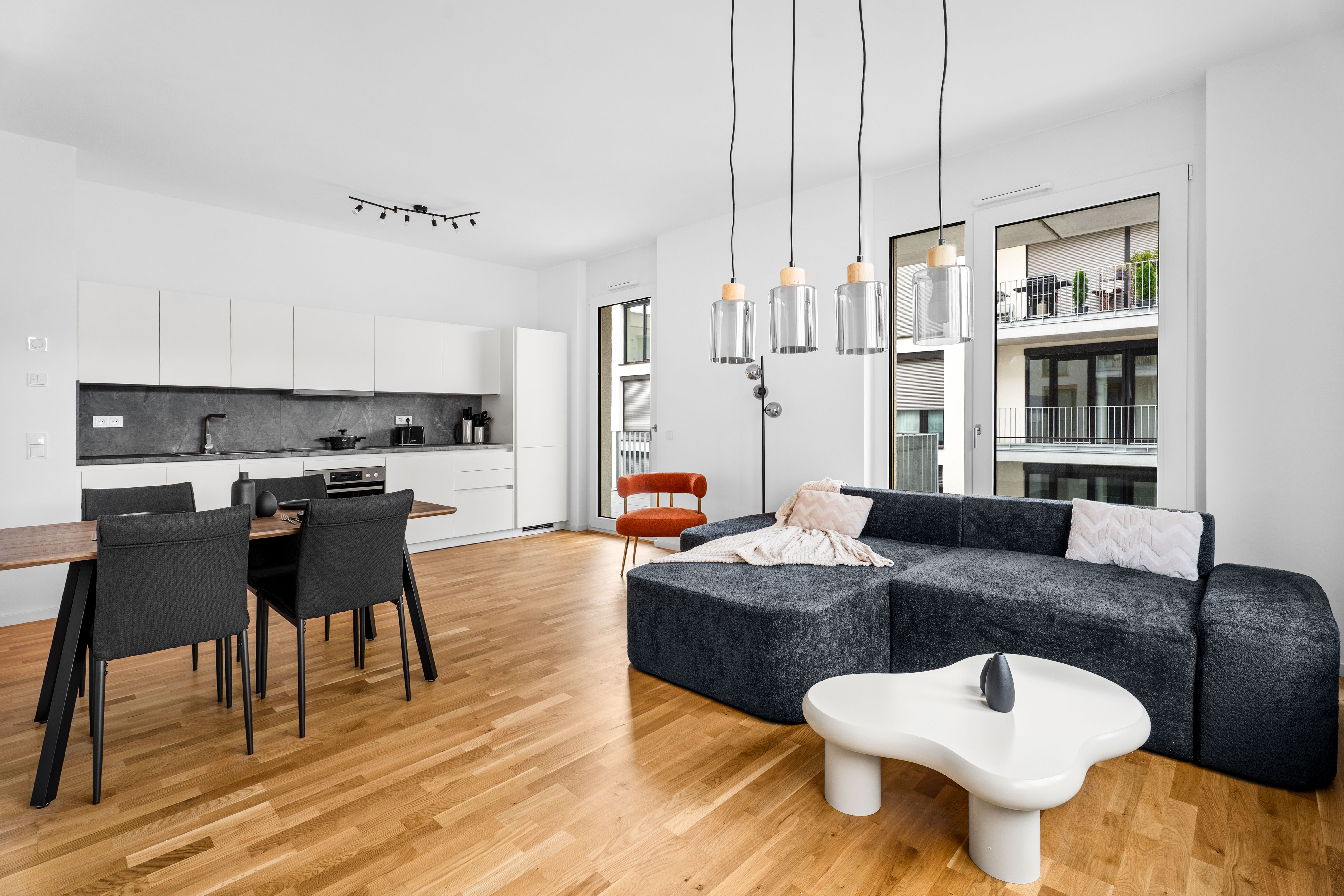 Luxus 2BR Apartment FRITZ I Balcony I Next To Mercedes I Stuttgart I Kitchen I Home Office - 5