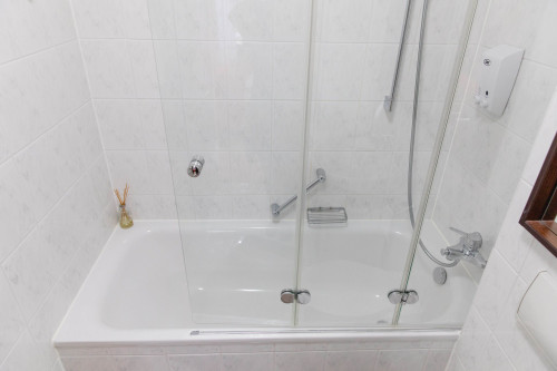 Luxury flat between Cologne and Bonn with 3 rooms, 2 bathrooms, A/C, sleeps up to 6 people