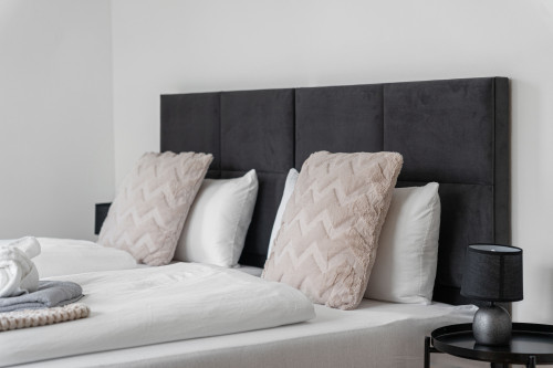 Design 3-Room Apartment ART DECÓ I Terrace I Family-friendly I next to Mercedes & US Army I Kitchen I Home Office