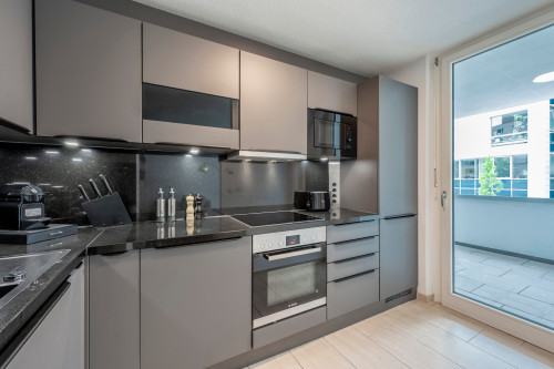 2BR Design Apartment LOUIS I Parking I Balcony I Mercedes-Benz I Family-friendly