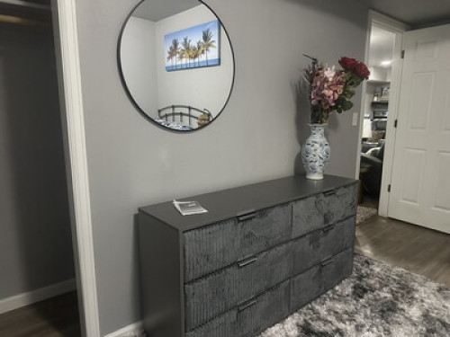 Newly executive basement apartment - Gallery - 20