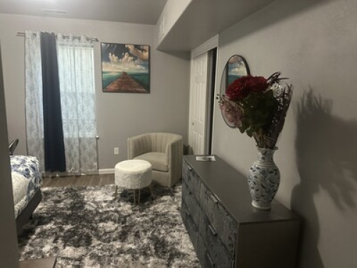 Newly executive basement apartment - Gallery - 18