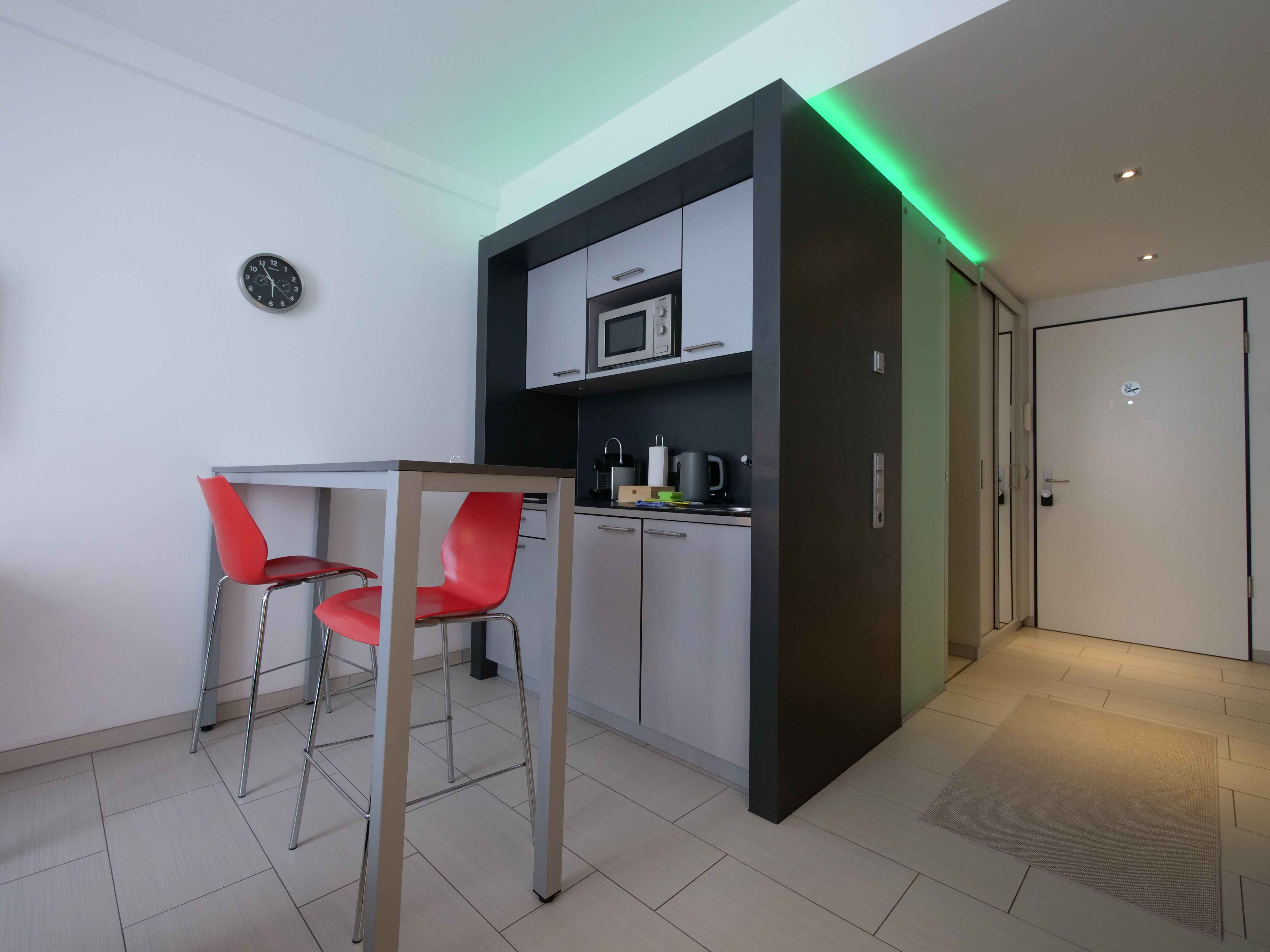  Rooftop Apartment By Rabe Balcony Fitness Coworking Parking Washing Machine  -  Rooftop Apartment by Rabe Balcony Fitness Coworking Parking Washing machine  - Gallery -  18