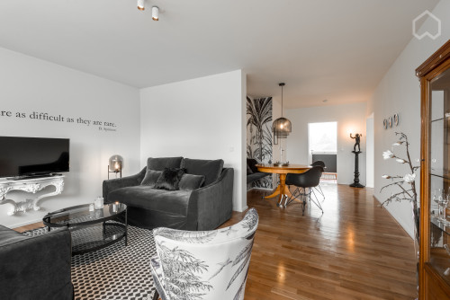 Interior designer apartment, spacious & stylish, central, quiet, for singles, couples or small families