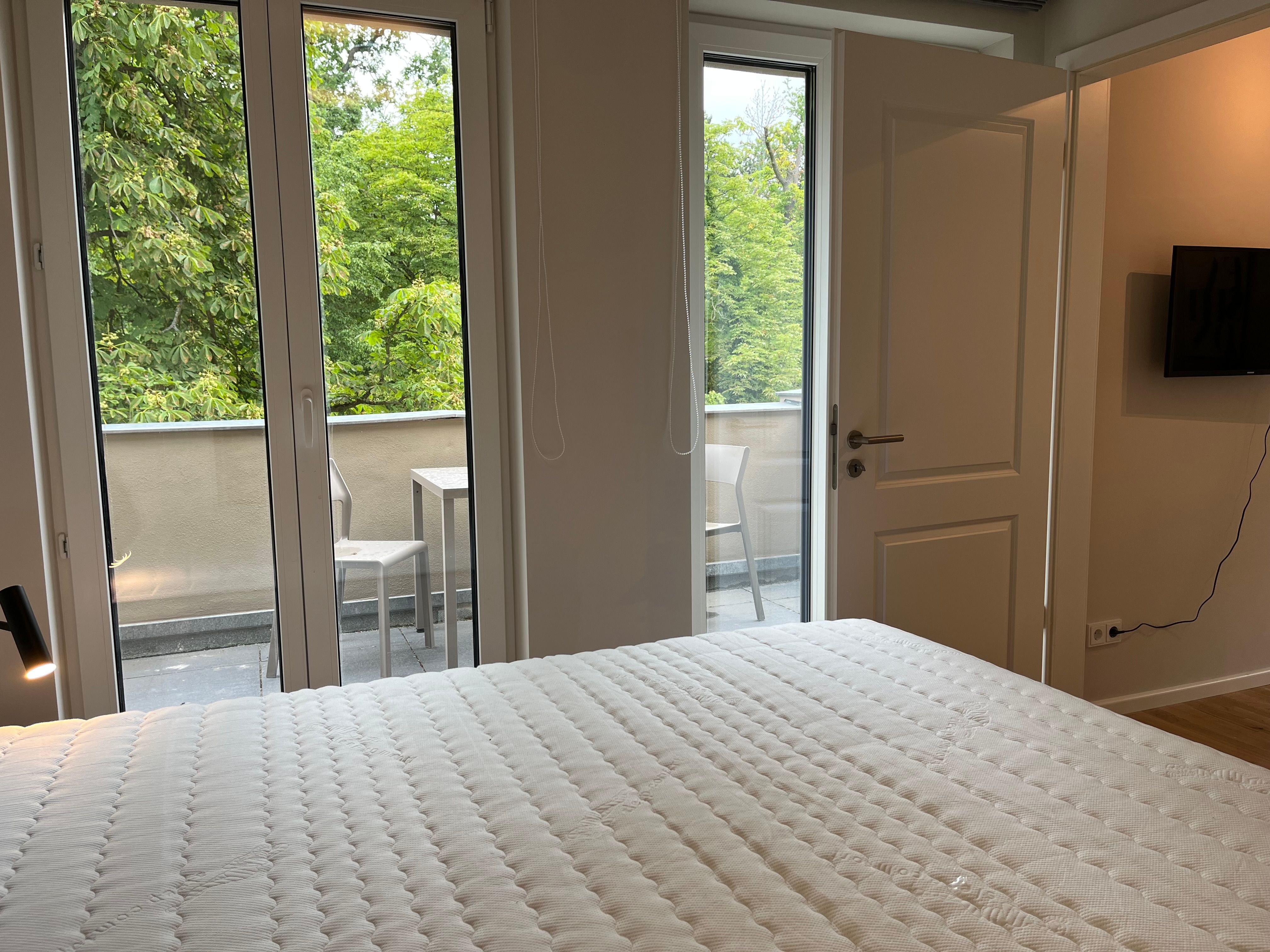 Stylish Apartment With Balcony – Peaceful Living Next To Sanssouci Park - 10