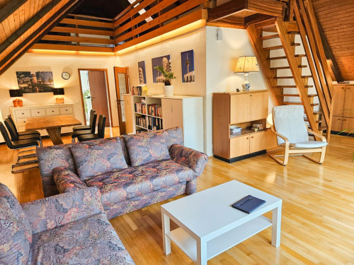 Furnished 3.5-room apartment with balcony and parking space in a quiet location - ready for immediate occupancy