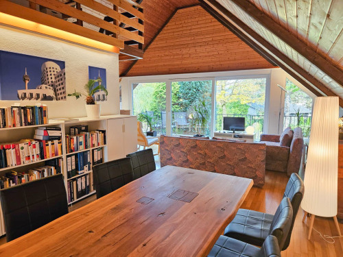 Furnished 3.5-room apartment with balcony and parking space in a quiet location - ready for immediate occupancy