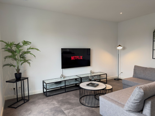 Modern 135 m² Penthouse with Balcony, A/C & Views – Near Cologne/Bonn Airport