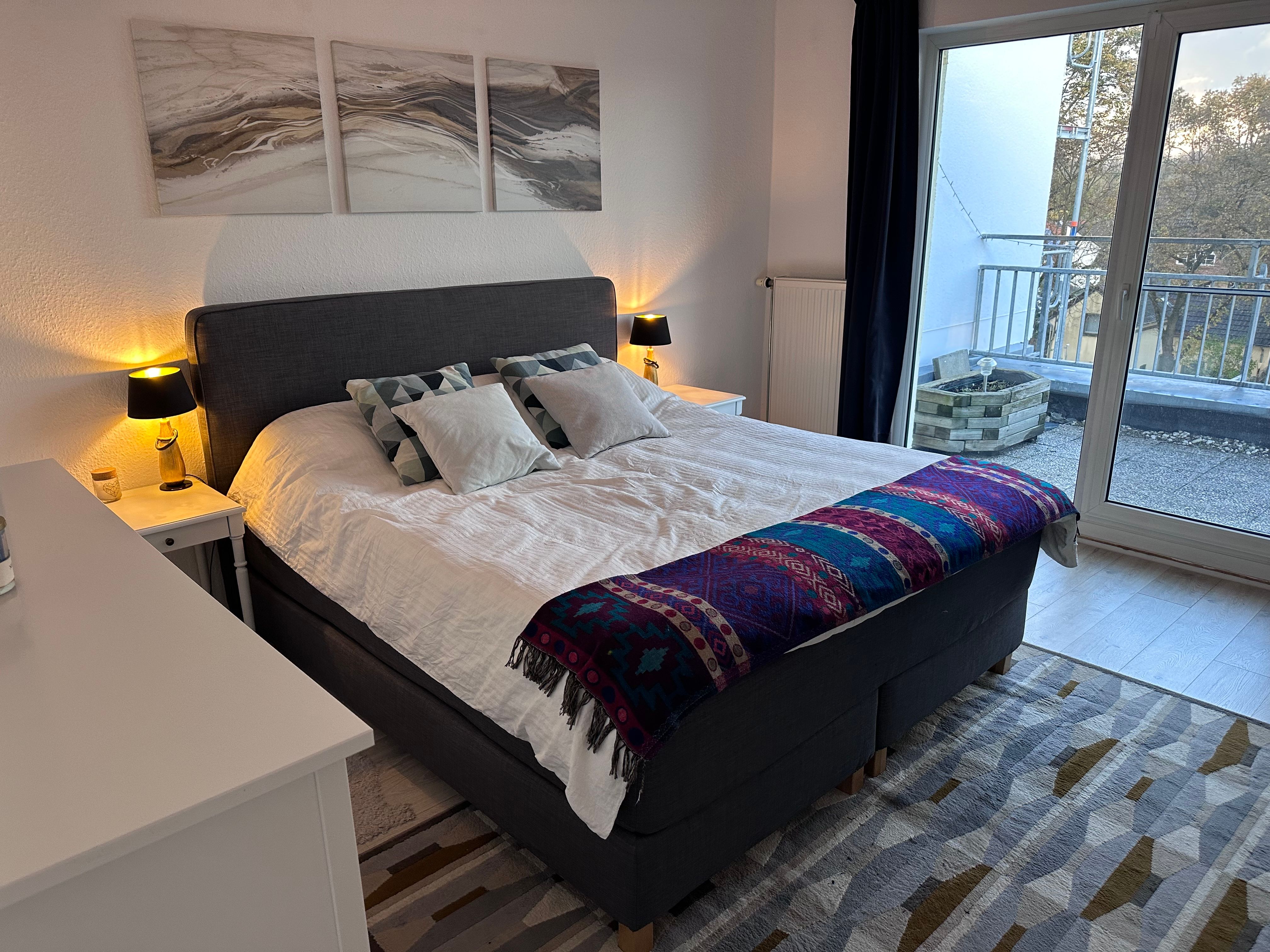  Exclusive South-Facing Penthouse Retreat: Comfort With Stunning Views And Utilities Included  -  Exclusive South-facing Penthouse Retreat: Comfort with Stunning Views and Utilities Included  - Gallery -  14