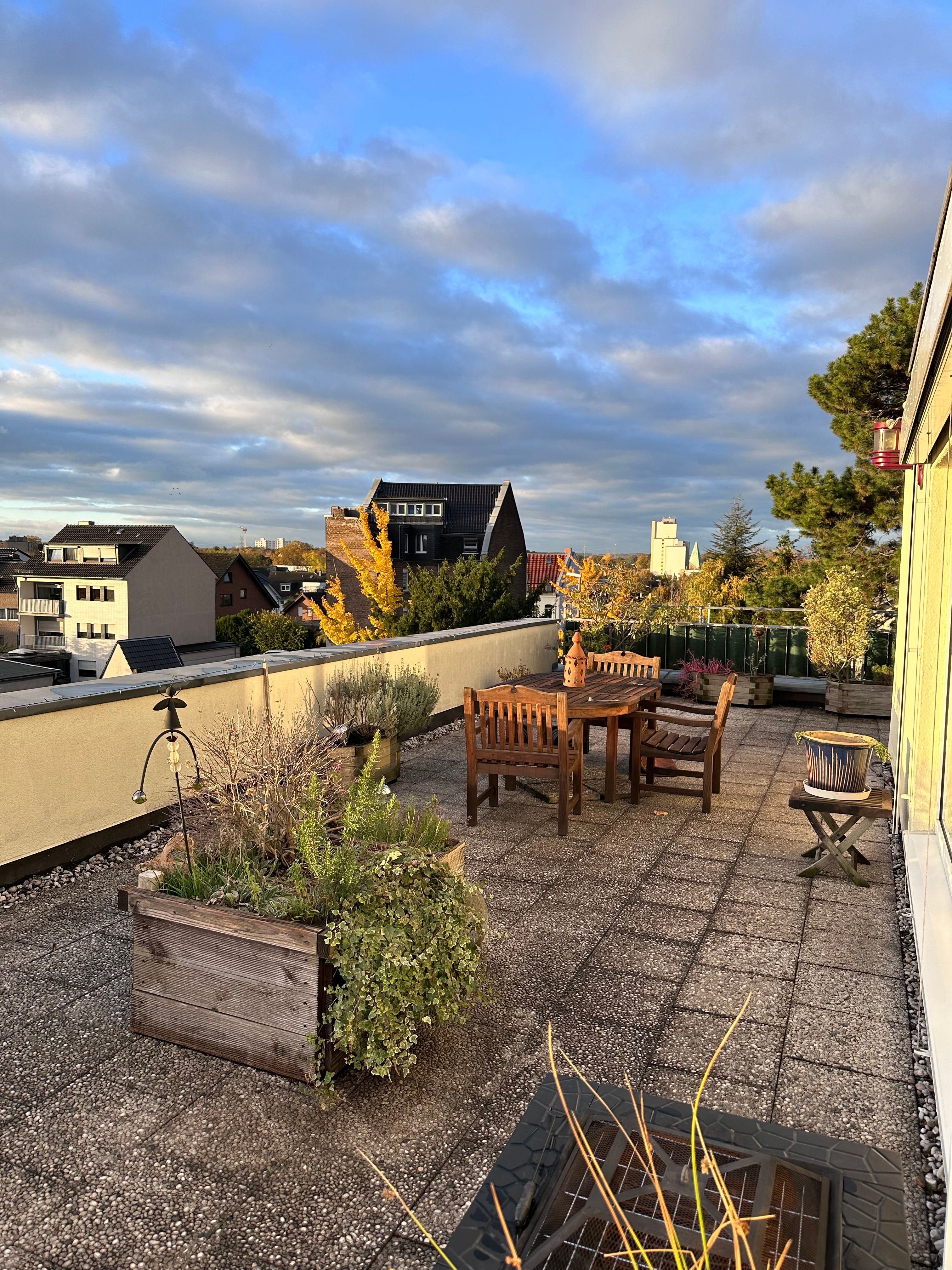  Exclusive South-Facing Penthouse Retreat: Comfort With Stunning Views And Utilities Included  -  Exclusive South-facing Penthouse Retreat: Comfort with Stunning Views and Utilities Included  - Gallery -  7