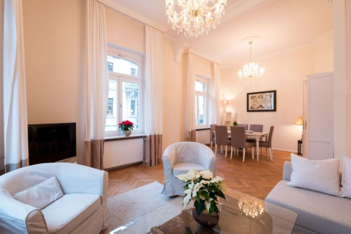 Exclusive house in best area close to the park