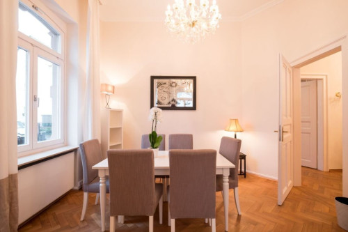 Exclusive house in best area close to the park