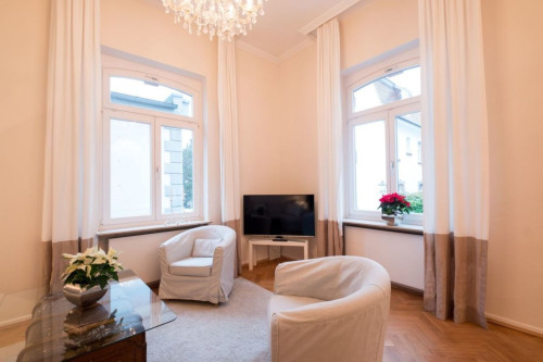 Exclusive house in best area close to the park
