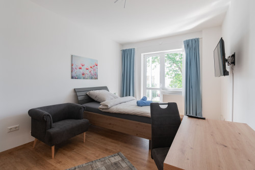 Cozy 2-Room Apartment with Balcony in Magdeburg - Gallery - 16