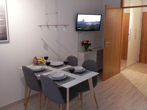 Fully furnished studio apartment, balcony, car parking, central located, clinic-center (EK/OSK) by foot