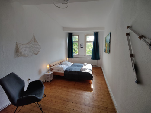 Charming 4-Rooms | Kicker | Netflix | Parking