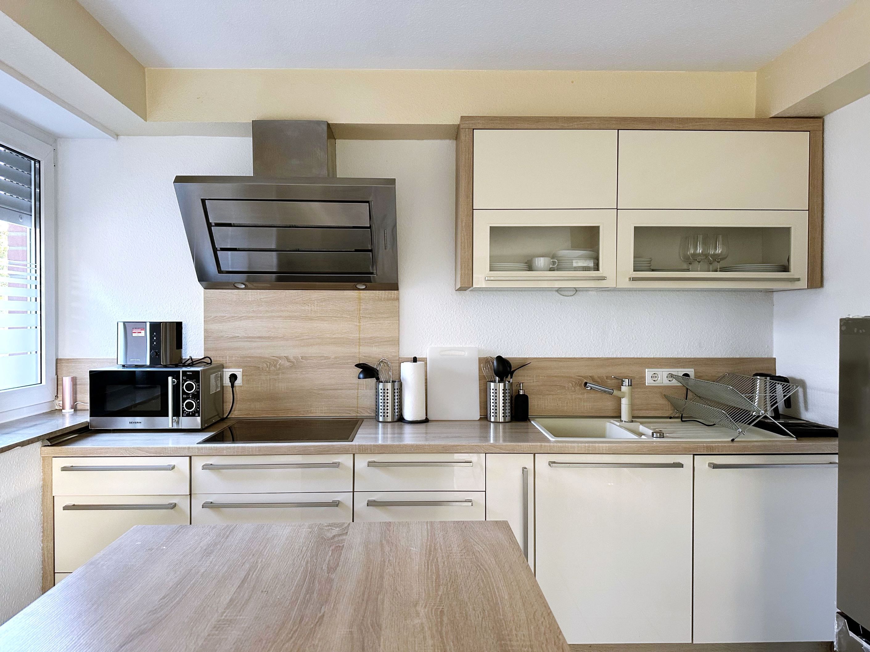 Сomfortable 6 Bedroom House - 4