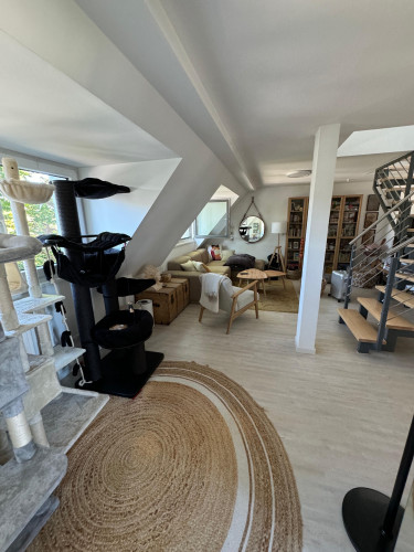 **Beautiful Maisonette Apartment in Prime Location in Cologne for rent