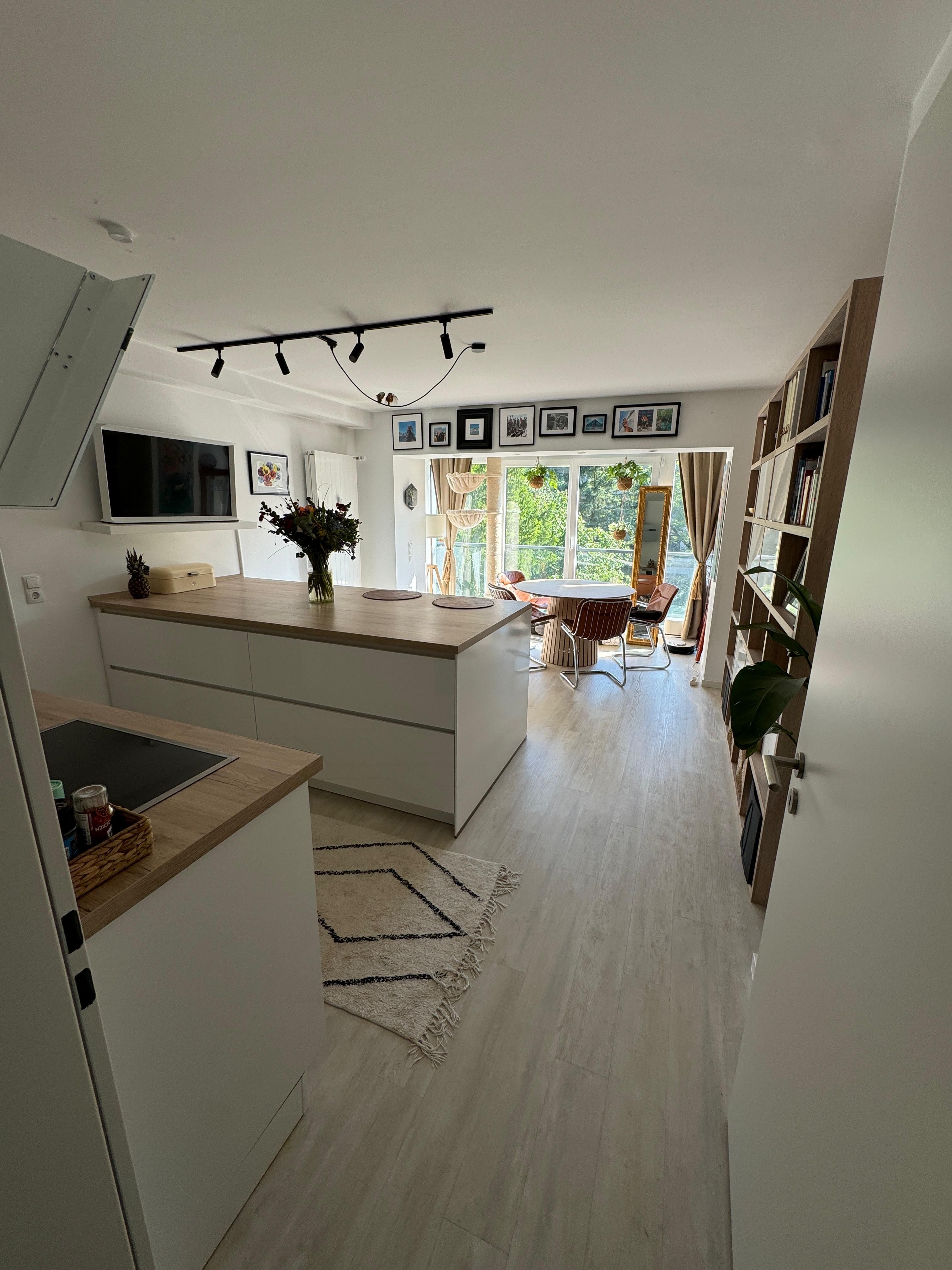 **Beautiful Maisonette Apartment In Prime Location In Cologne For Rent - **Beautiful Maisonette Apartment in Prime Location in Cologne for rent - Gallery - 1